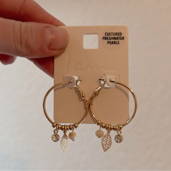 NWT Cultured Freshwater Pearl Gold Leaf Boho Hoop Earrings - Picture 2 of 2